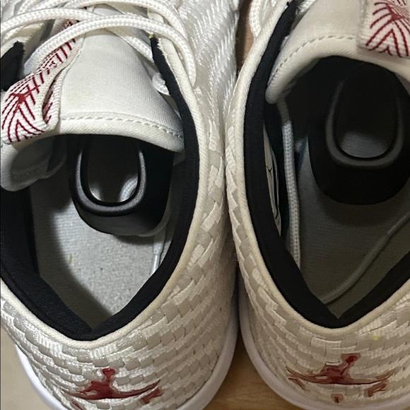 Jordan Eclipse Chukka White/Gym Red Black 881453-101 - Picture 5 of 5